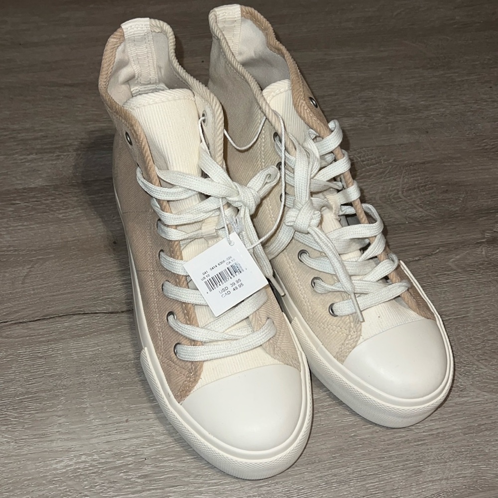 American Eagle platform shoe